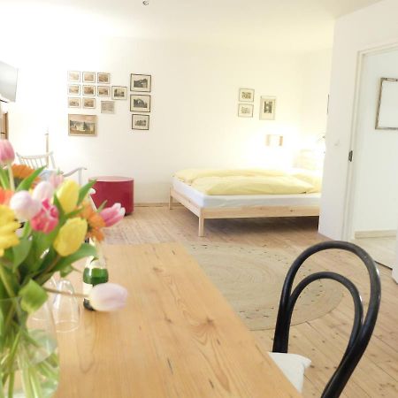 Gartenstudio-Apartment Tausendfreund - Adults Only - Am Chiemsee Брайтбрунн-ам-Кімзе Екстер'єр фото